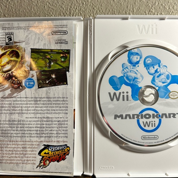 Nintendo Mario Kart Wii - Green and Red - Picture 3 of 3